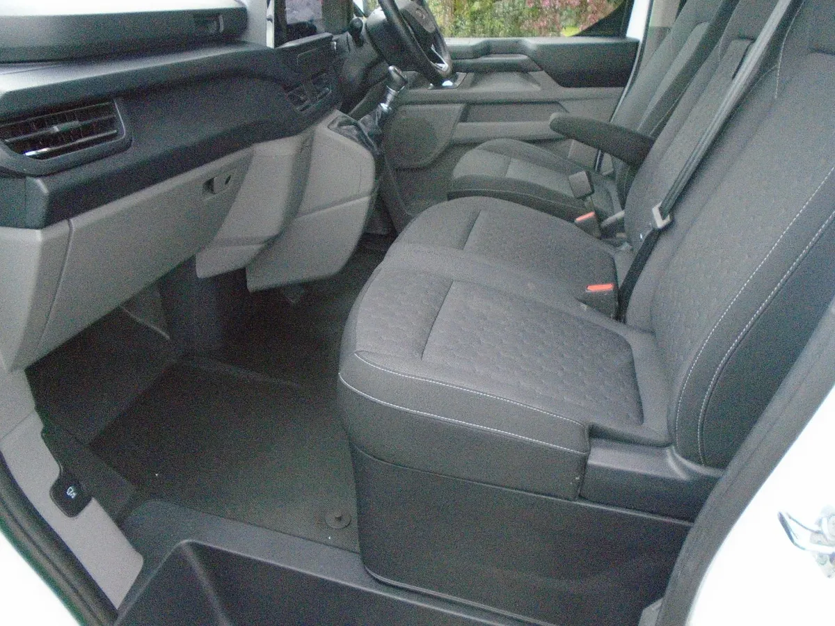 2025 Ford Transit Custom LIMITED 136HP - Image 4