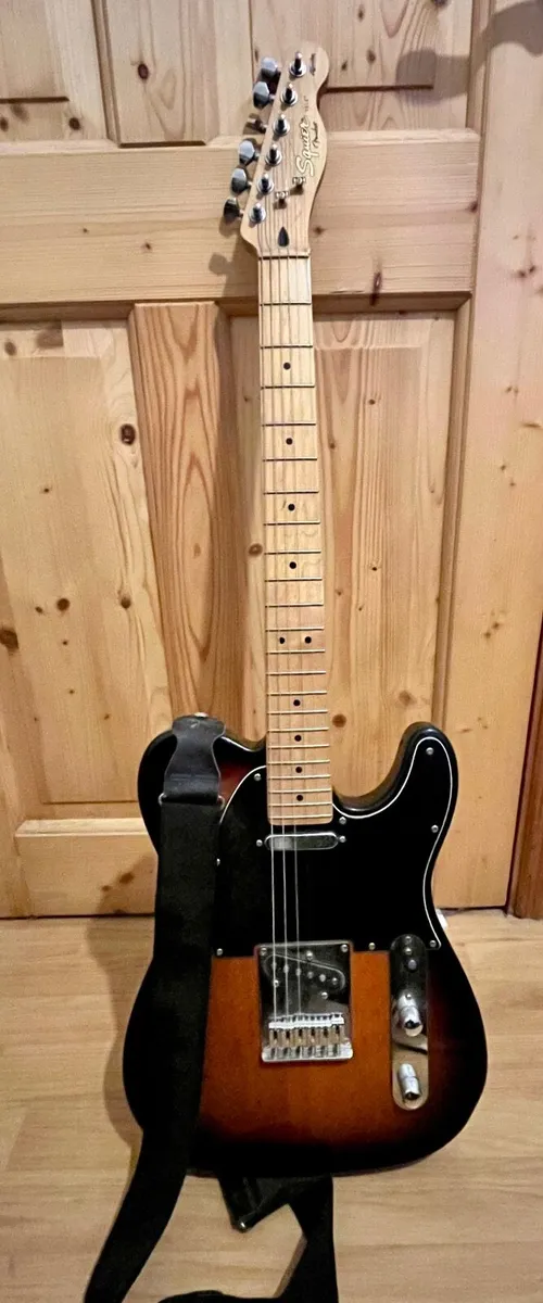 Guitar Fender Squier Stratocaster - Image 1