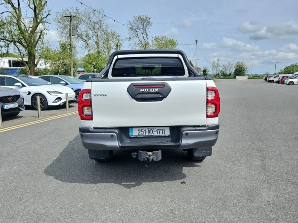 Toyota Hilux HILUX 2.8 MHEV INVINCIBLE 4DR - Image 4