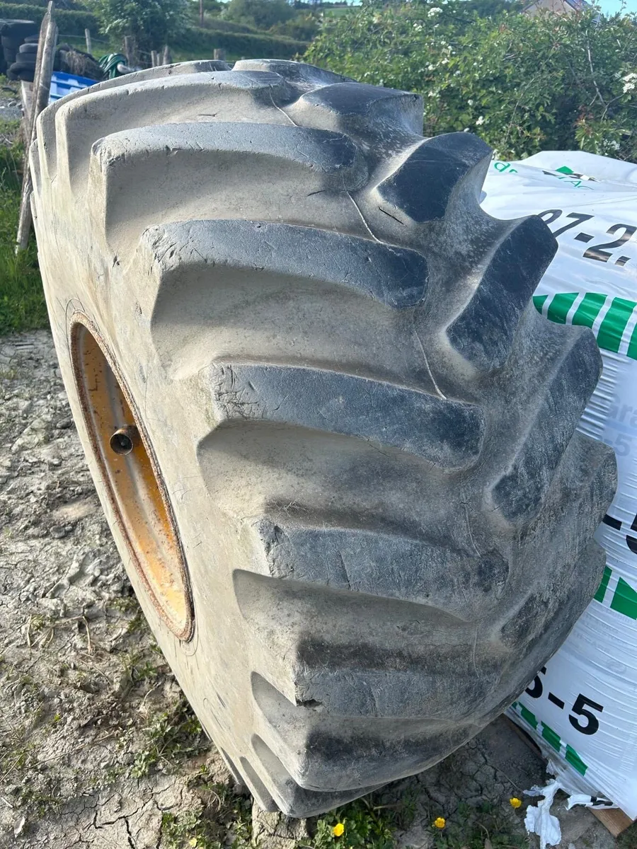 Used loader wheels to suit jcb - Image 4