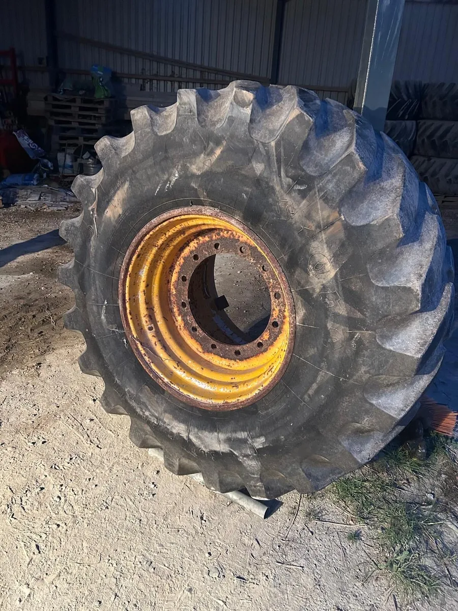 Used loader wheels to suit jcb - Image 1