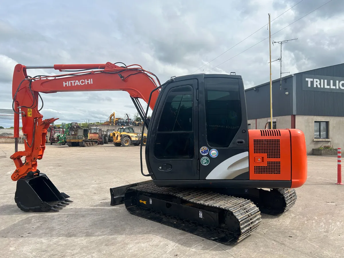 2014 Hitachi Zaxis 60 C/W Thumb Grab & 600mm Pads - Image 4