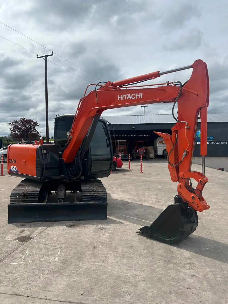 2014 Hitachi Zaxis 60 C/W Thumb Grab & 600mm Pads - Image 2