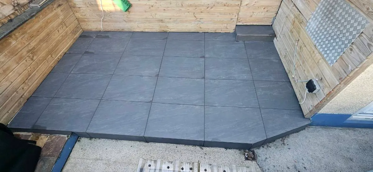 Porcelain patio tiles Anthracite 20mm 900 x 600 - Image 3