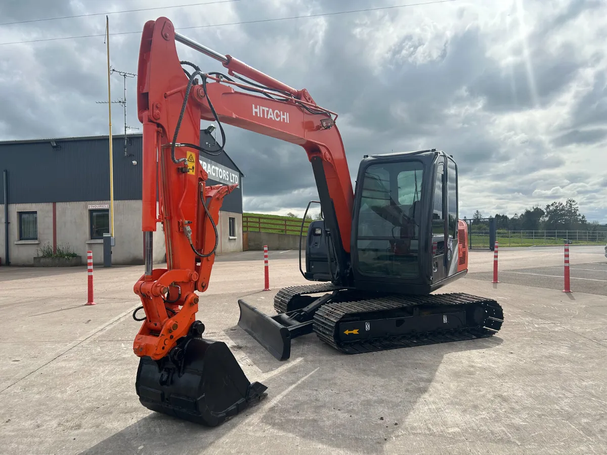 2014 Hitachi Zaxis 60 C/W Thumb Grab & 600mm Pads - Image 3