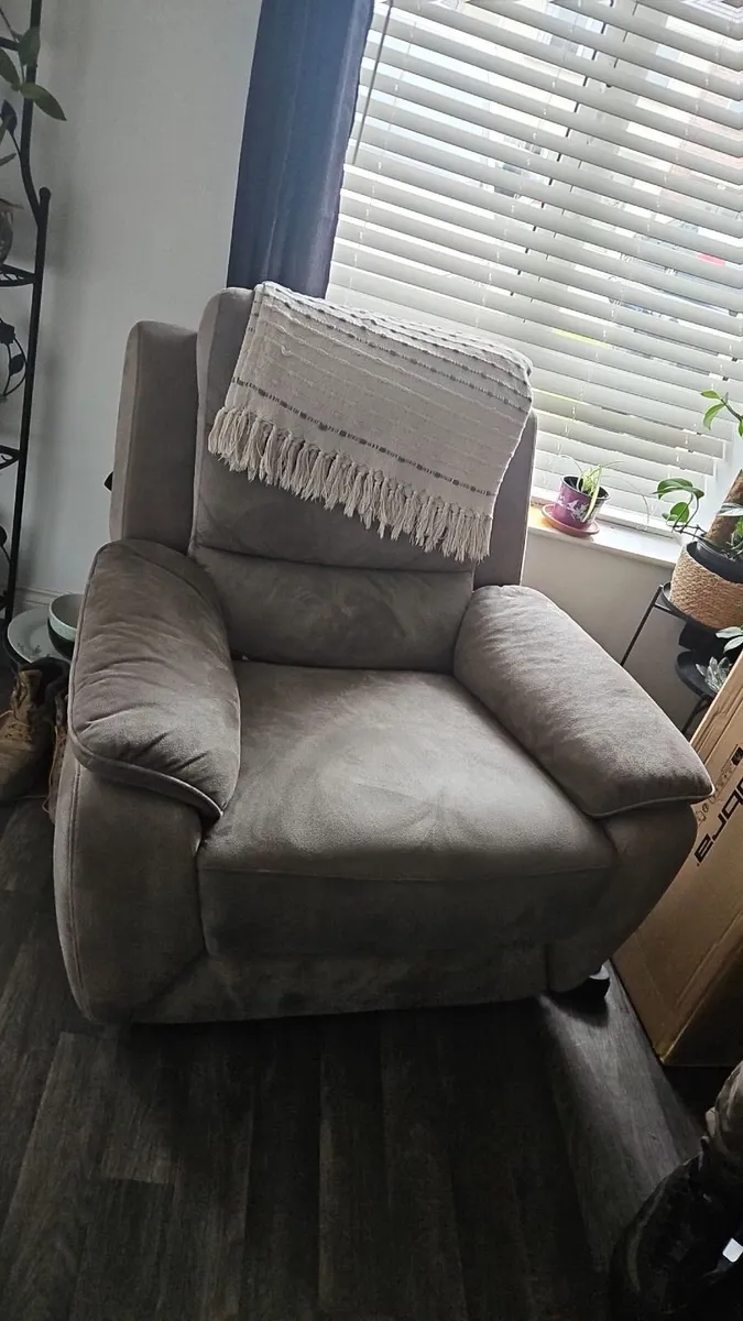 Armchair - Image 1