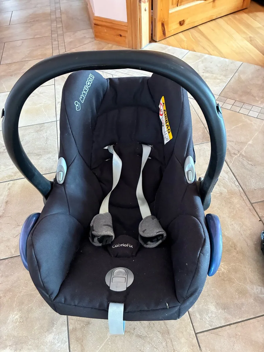 Uppababy Vista Travel System & Car Base - Image 4