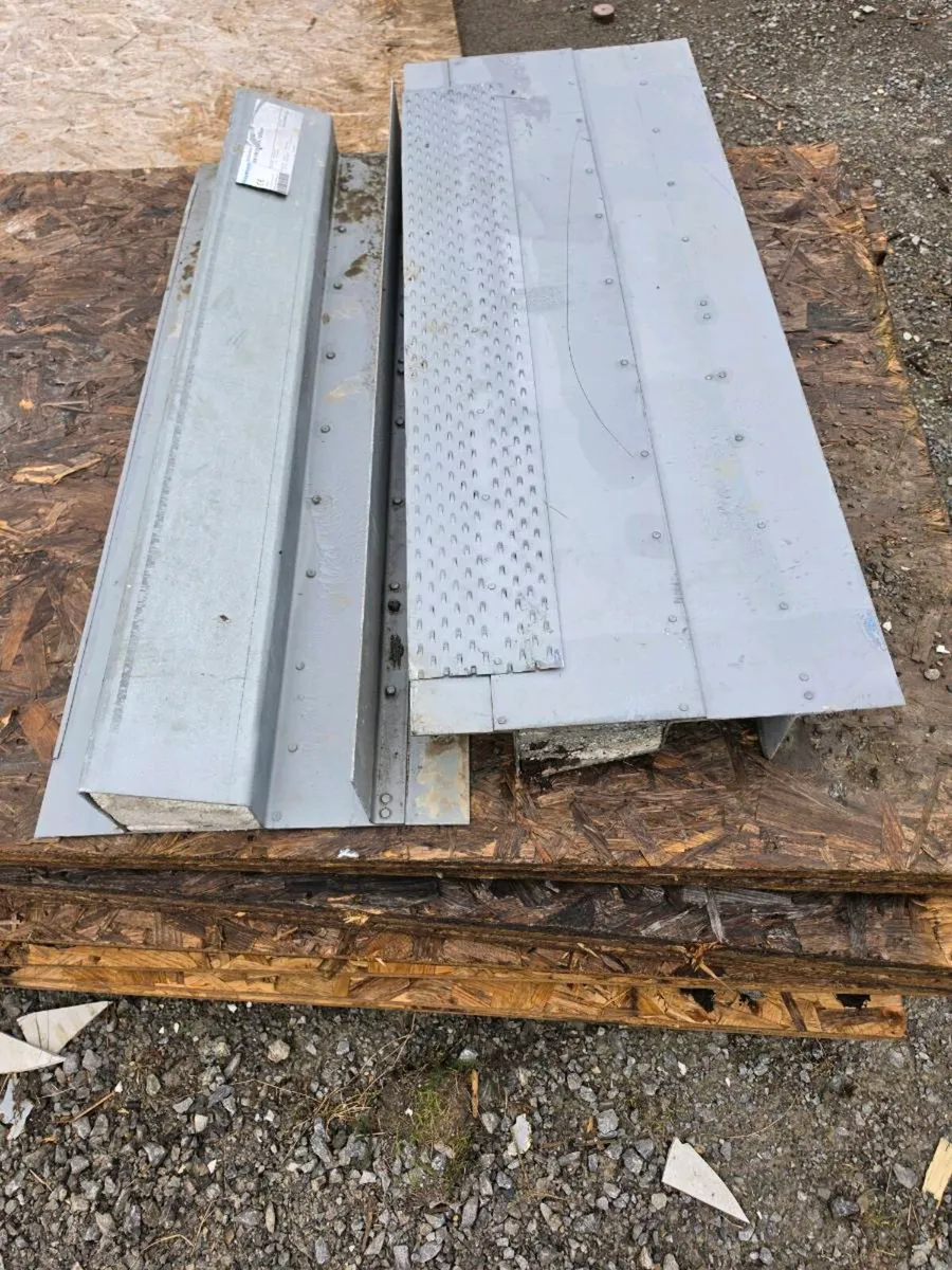 Keystone lintels