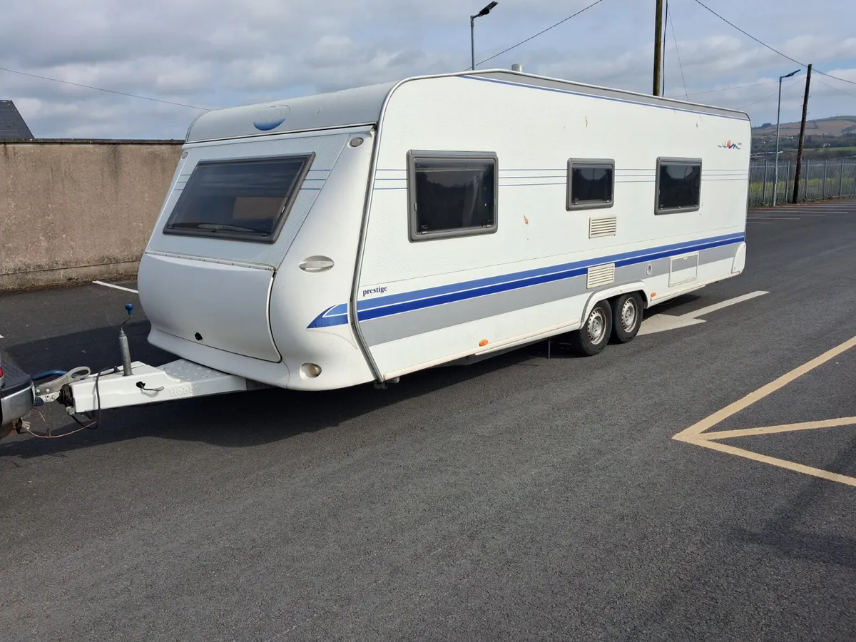 Hobby twin axle fixed bed caravan - Image 2