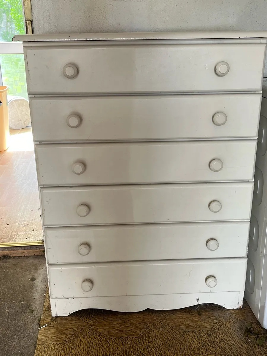 Pine chest of drawers - Image 1