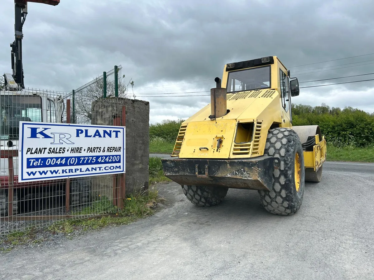 Bomag BW 213 DH-3  Year 2003 - Image 3