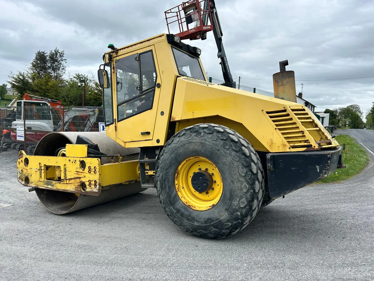 Bomag BW 213 DH-3  Year 2003 - Image 2