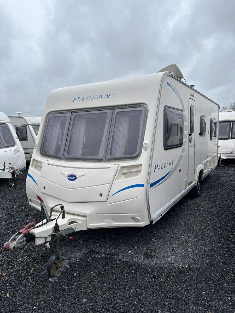 Bailey pageant 4 berth fixed bed caravan - Image 1
