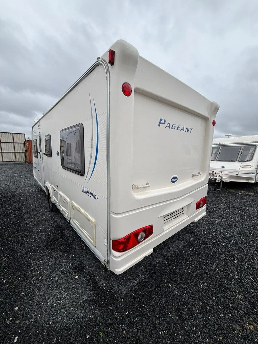 Bailey pageant 4 berth fixed bed caravan - Image 4