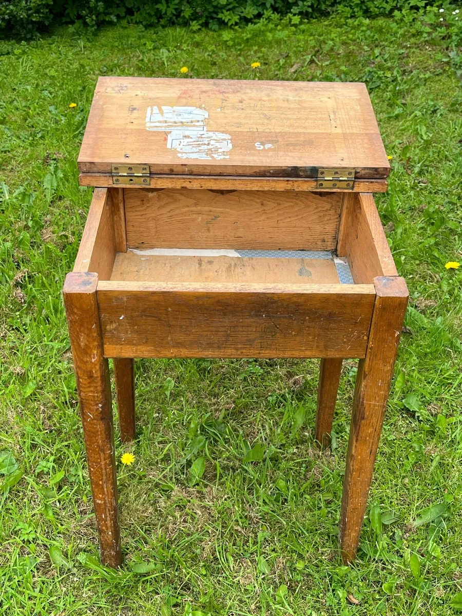 Child’s desk - Image 3
