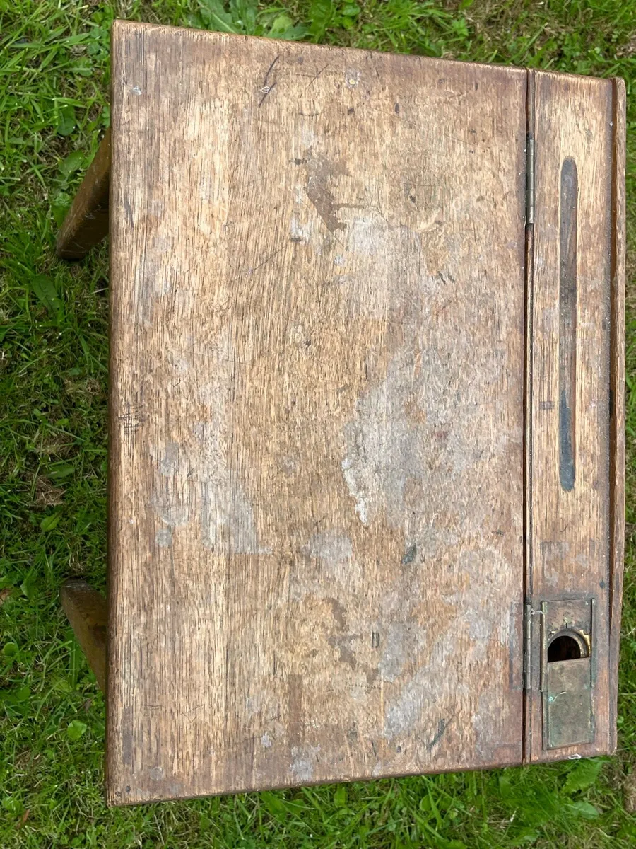 Child’s desk - Image 4