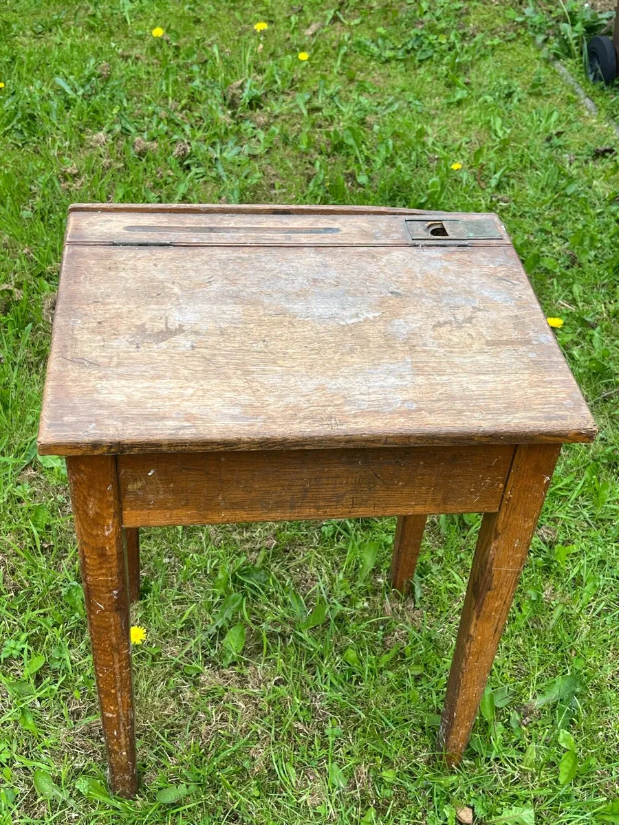 Child’s desk - Image 1