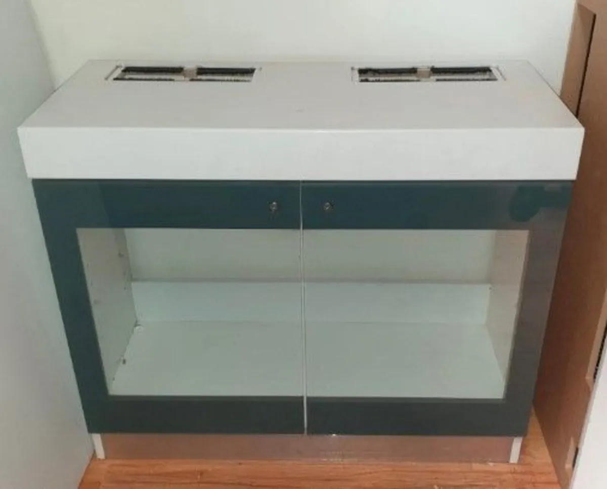 Lockable Retail Display Cabinet - Image 1