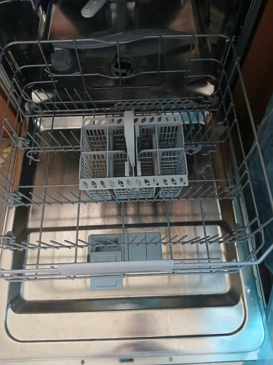 Fridge freezer(beko)dishwasher(hotpoint) - Image 4