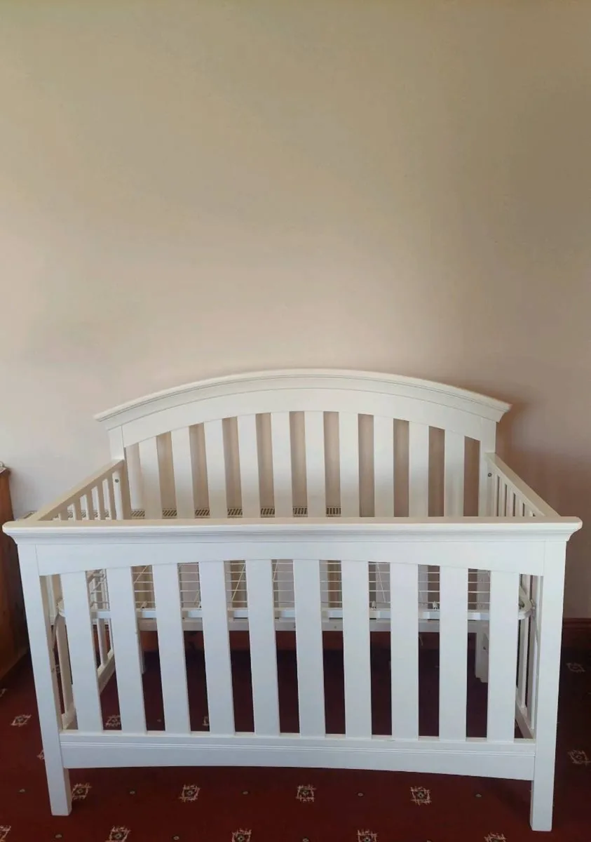 Baby cot - Image 1