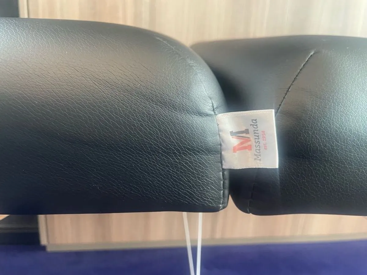Massunda Massage Table - Image 3