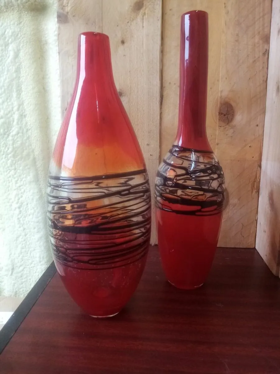 Pair of Red Vases - Image 1