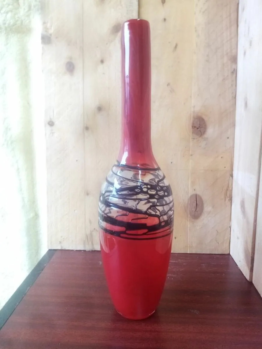 Pair of Red Vases - Image 3