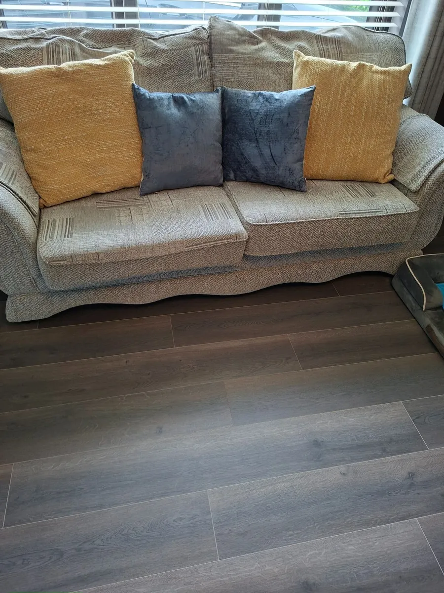 4 seater sofa for sale - Image 3