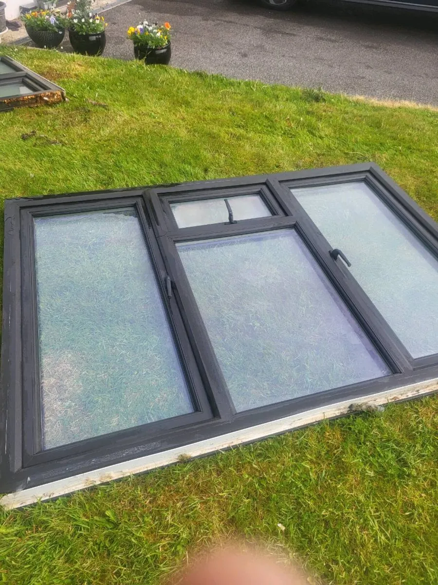 3 black windows 350 ono - Image 3