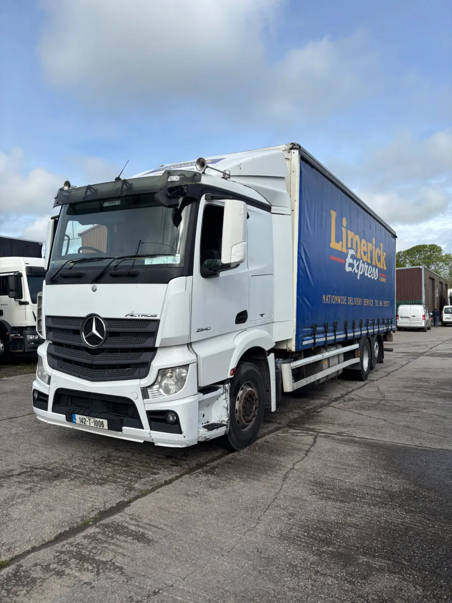 Mercedes-Benz Actros 6X2 - Image 2