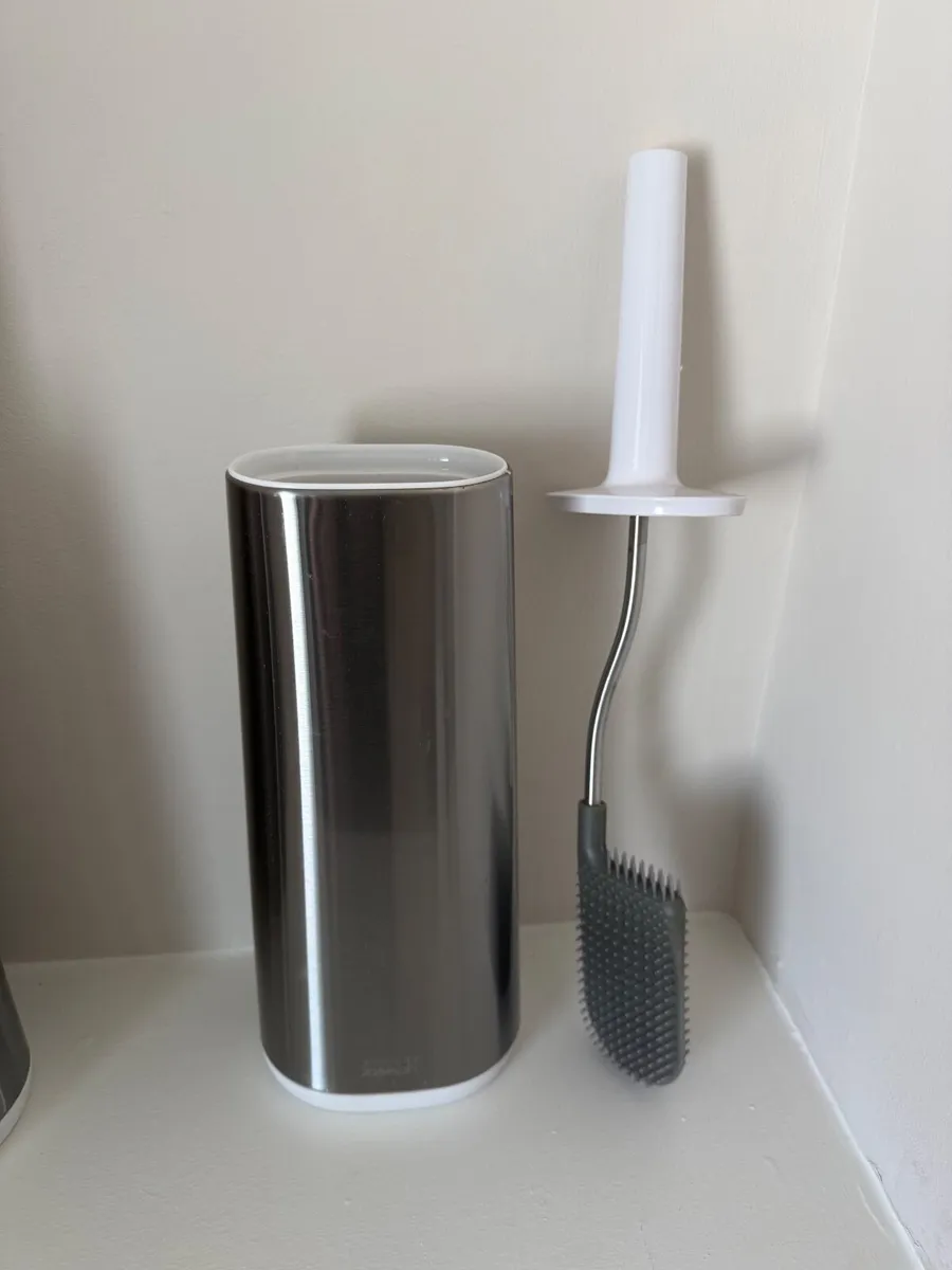Set of 4x JOSEPH JOSEPH toilet brushes - bargain! - Image 3