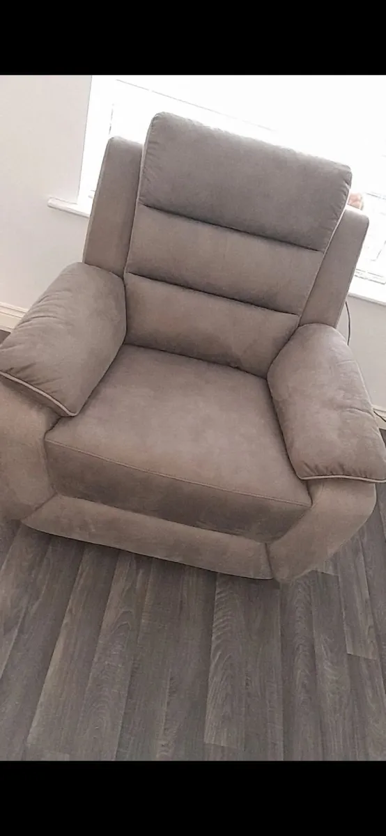 Armchair - Image 4