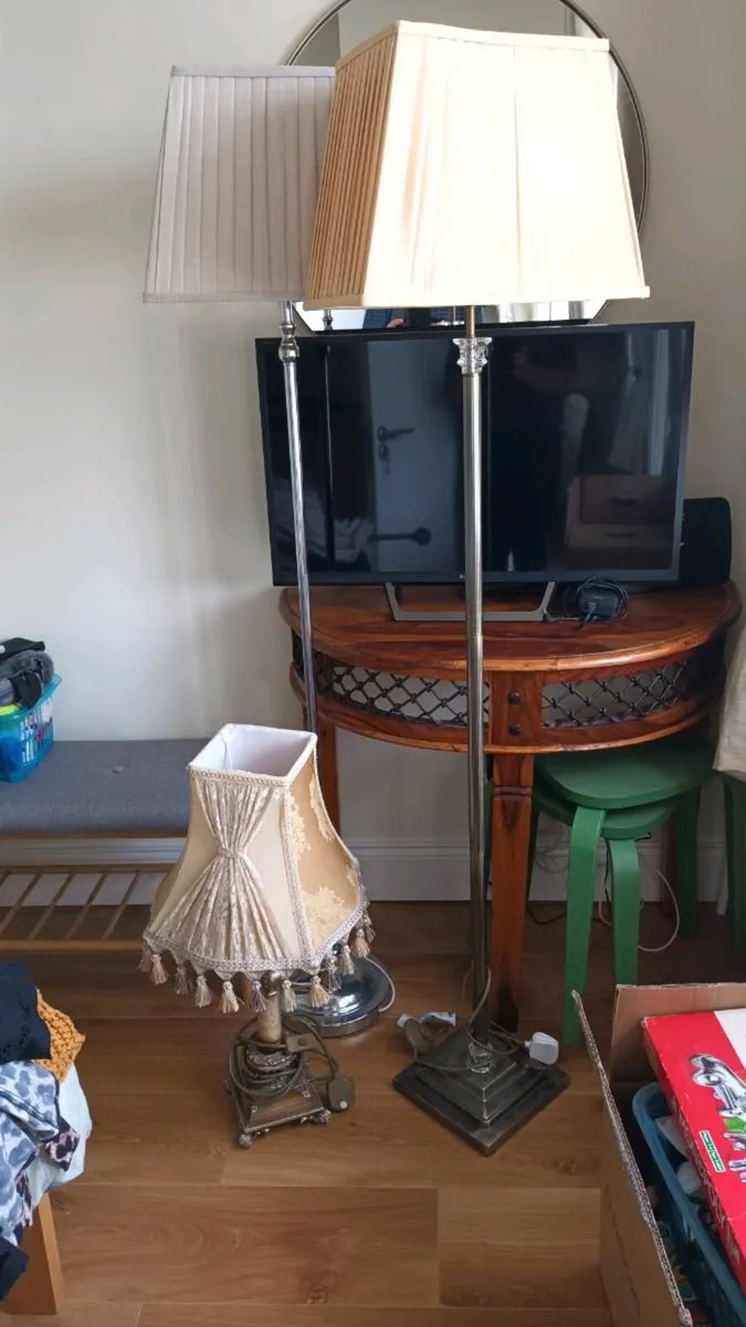 Three Lamps.