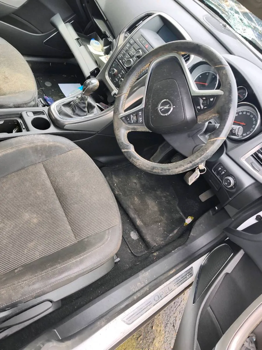 Opel Astra 2012 1.7 crdi diesel - Image 4