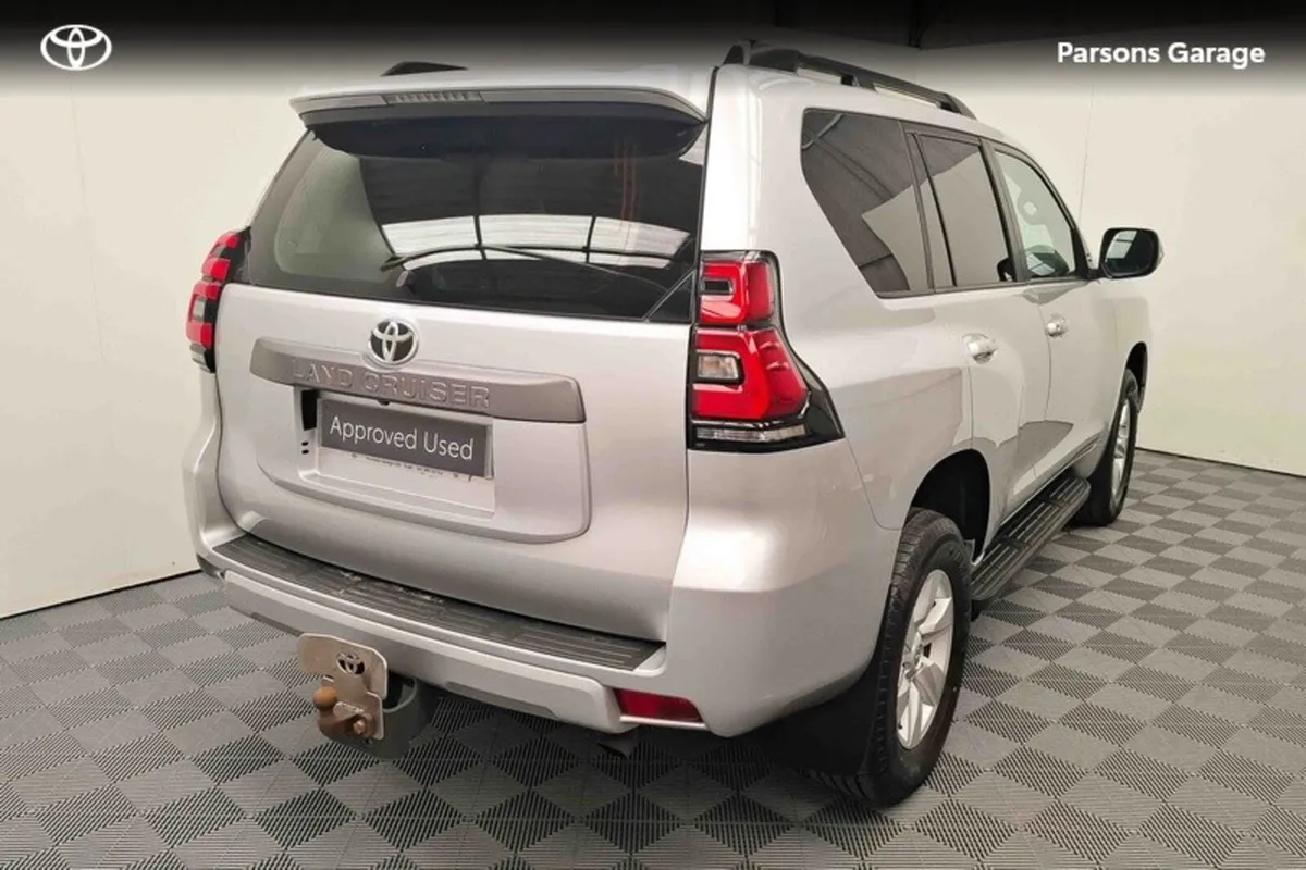 Toyota Land Cruiser 2.8 - Image 2