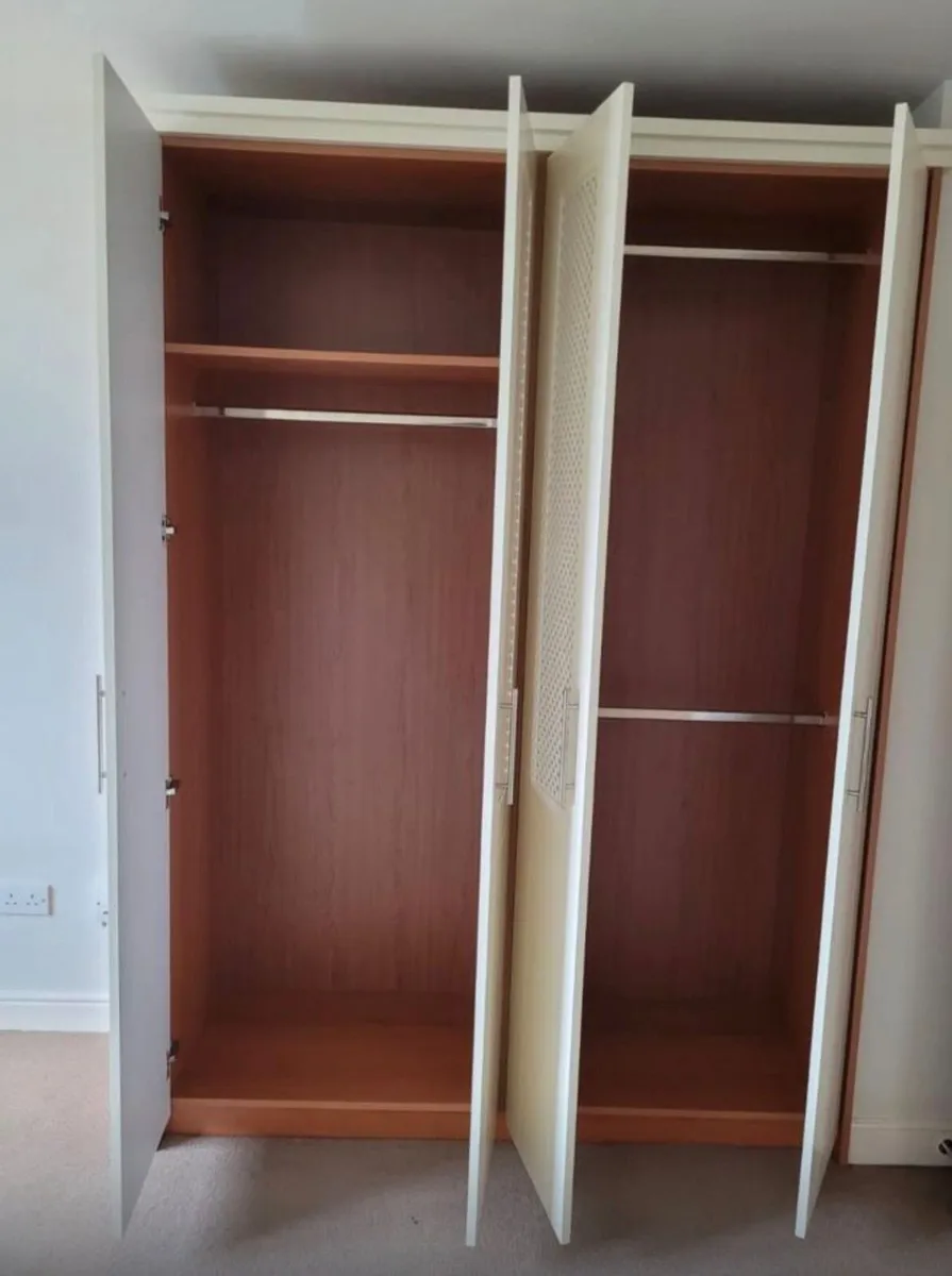 Beautiful wardrobe  4 doors - Image 2
