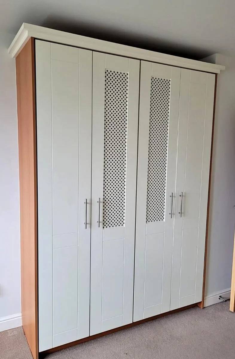 Beautiful wardrobe  4 doors - Image 3