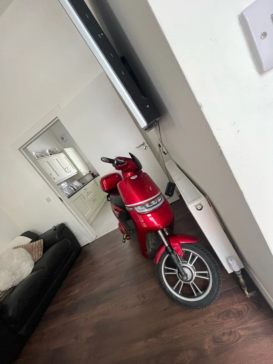 Electric scooter - Image 2