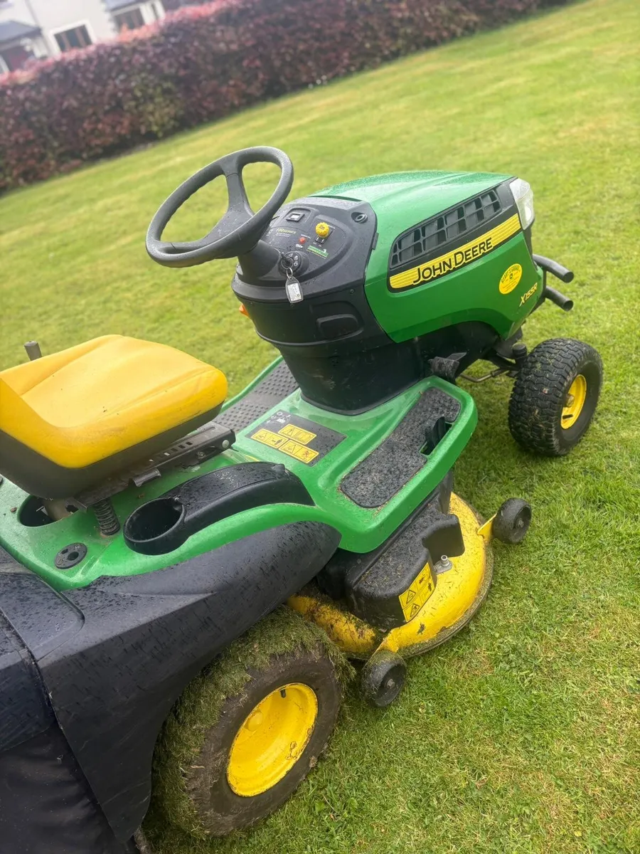 Ride on lawnmower - Image 1
