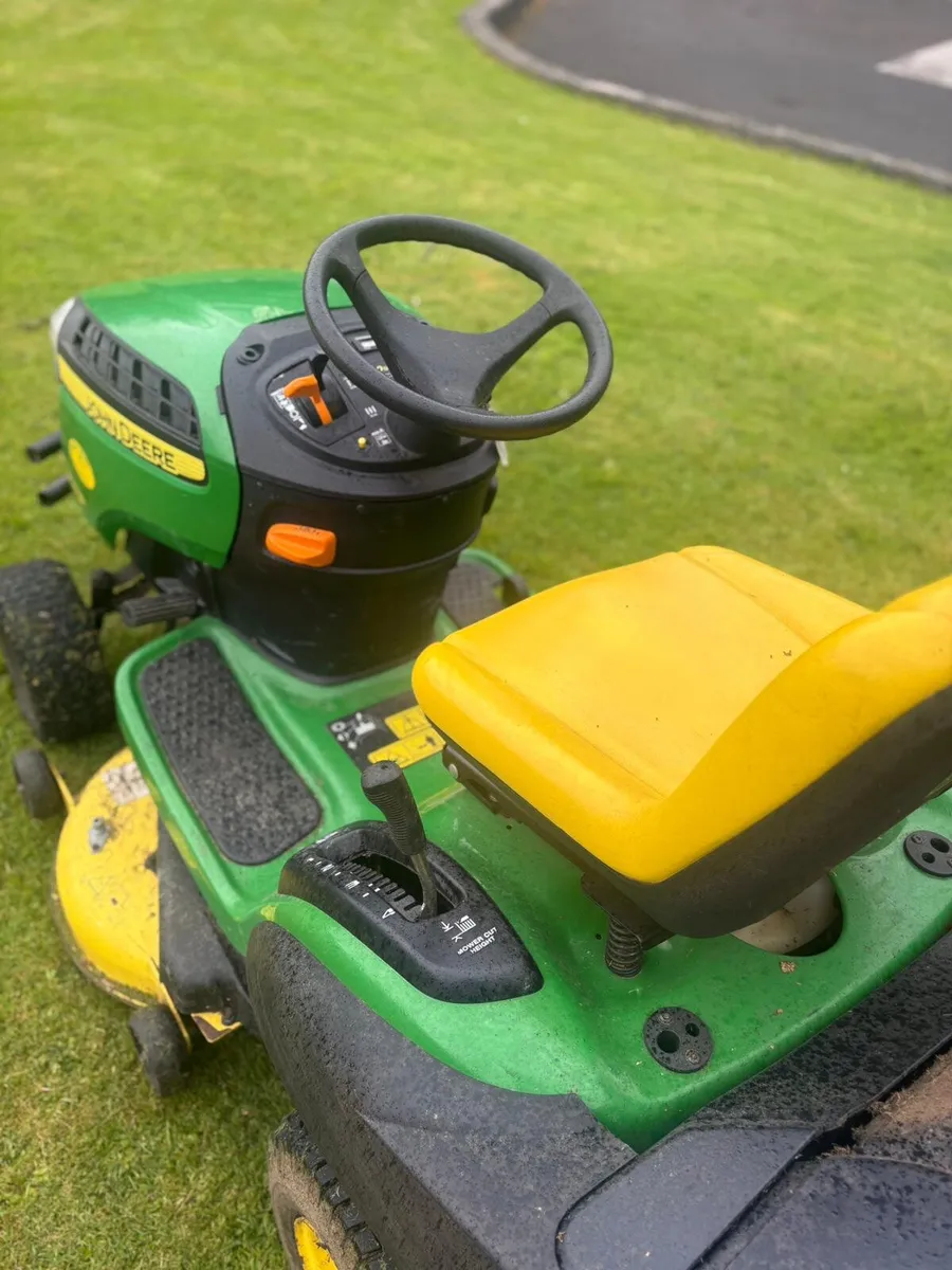 Ride on lawnmower - Image 3