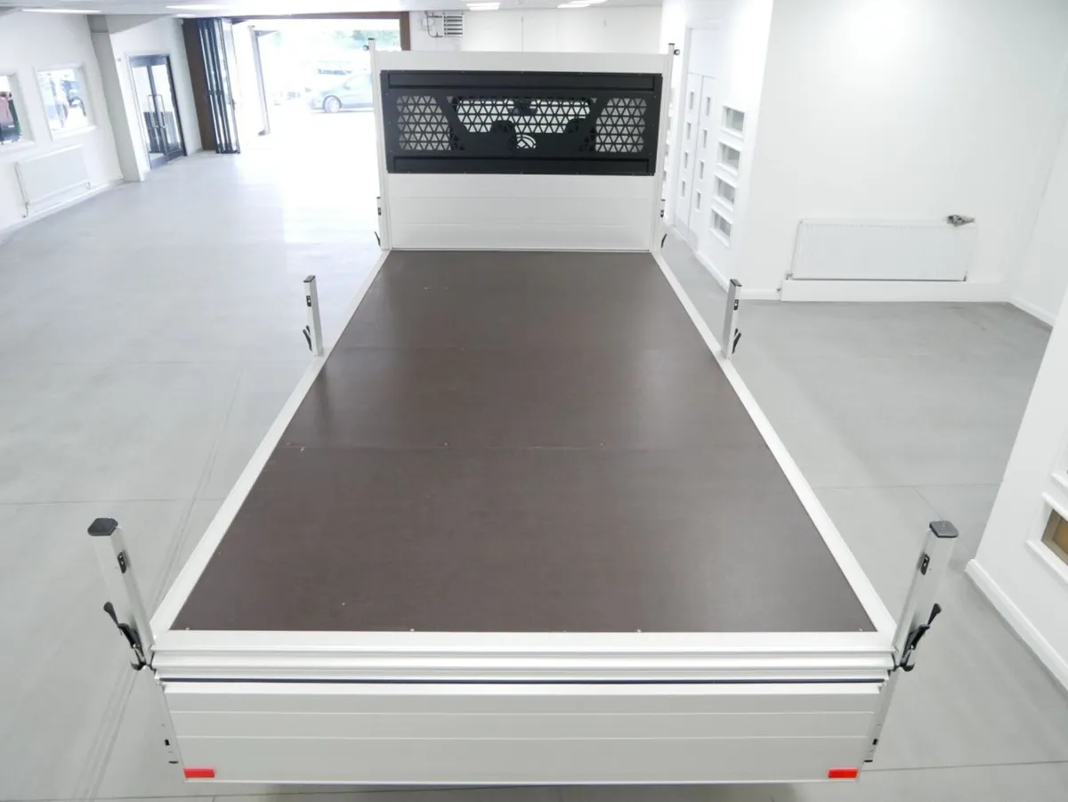 2026 Maxus Deliver 9 Dropside Van - Image 4