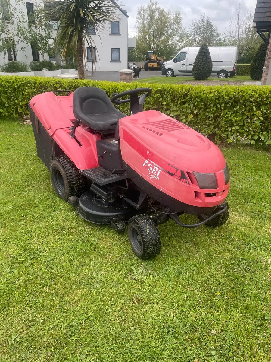 Ride on lawnmower - Image 1