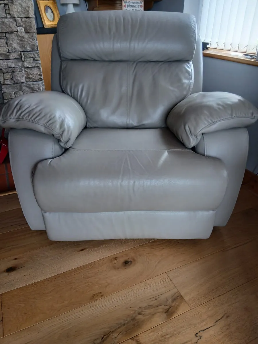 2+1 Leather Recliners - Image 2