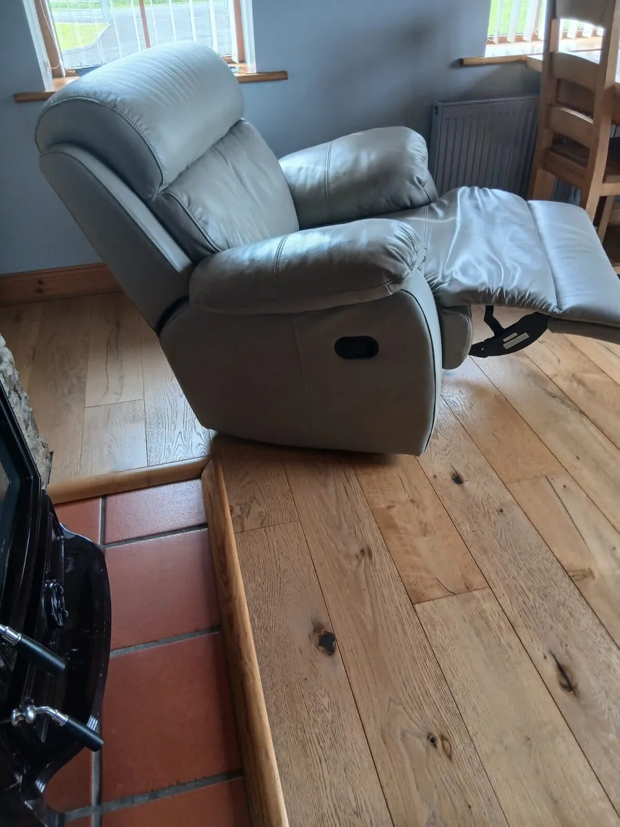 2+1 Leather Recliners - Image 4