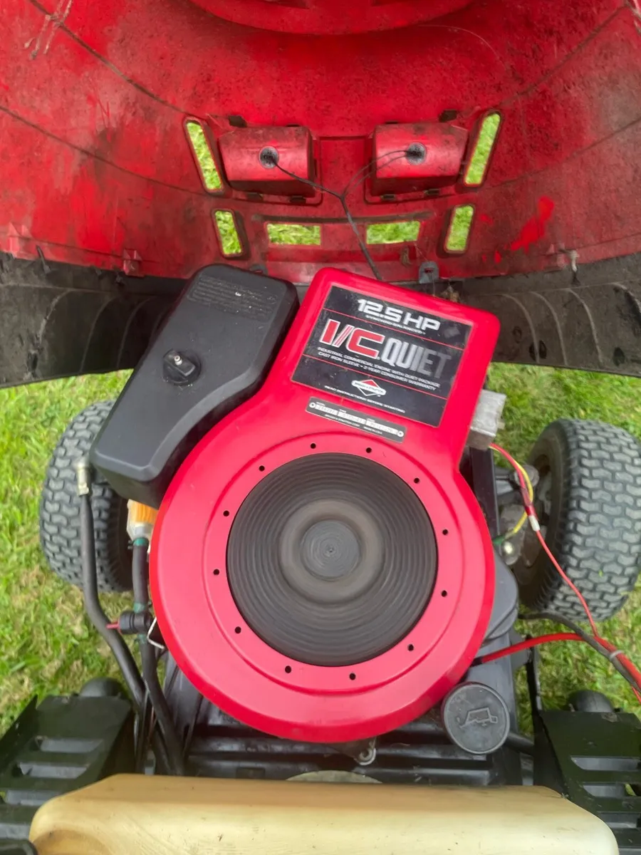 Ride on lawnmower - Image 2