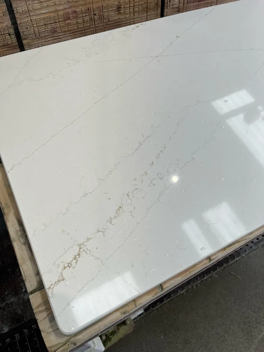 ethereal glow quartz island/top 1460x700mm - Image 1
