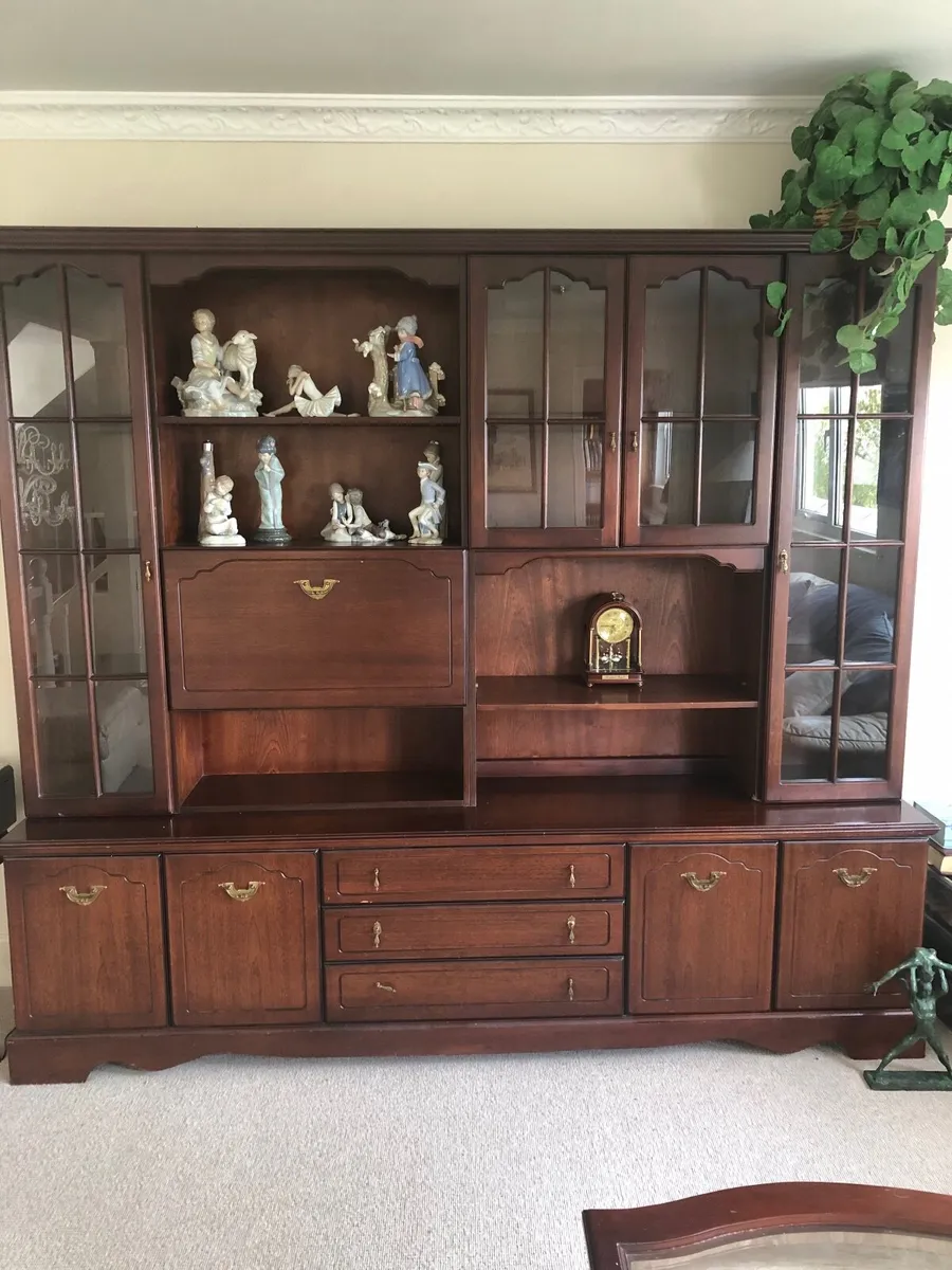 Wall unit