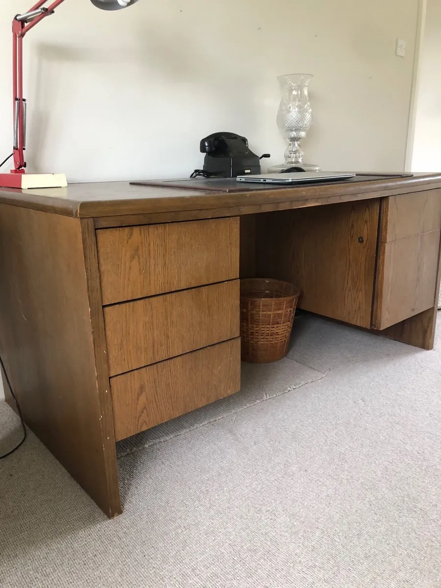 Solid desk L 59, W 30 H 29