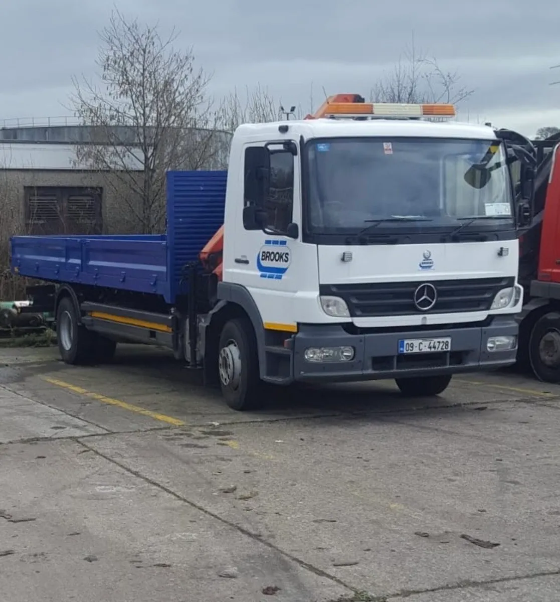 Mercedes atego 8.5 crane - Image 1
