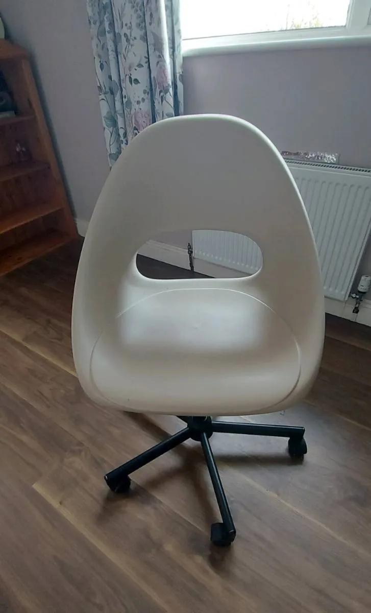 Computer chair - Image 1